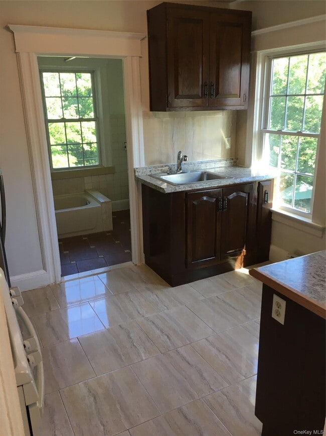 Building Photo - 528 NY-32