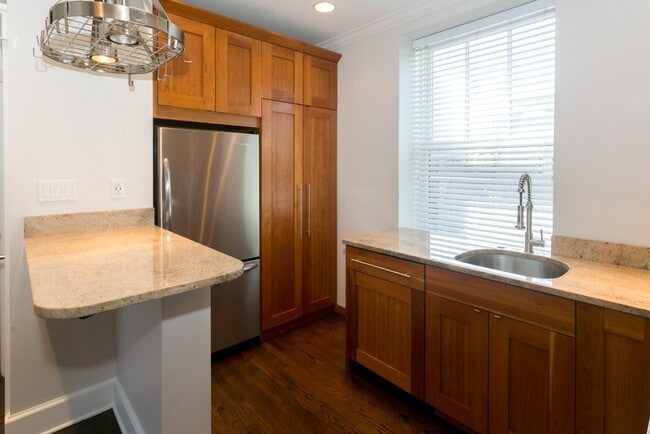 Photo - 3620 N Bosworth Ave Unit 3R