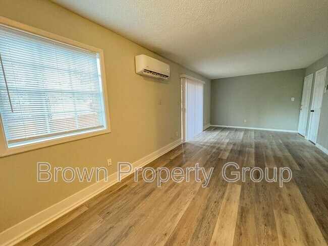 Photo - 2462 Bragg Blvd