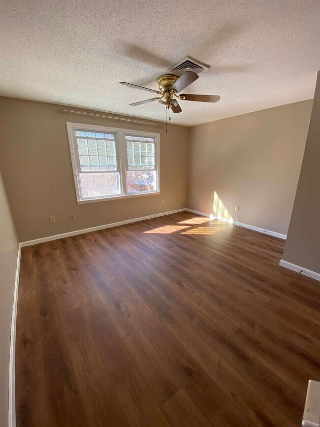 Photo - 533 Fox Hollow Way