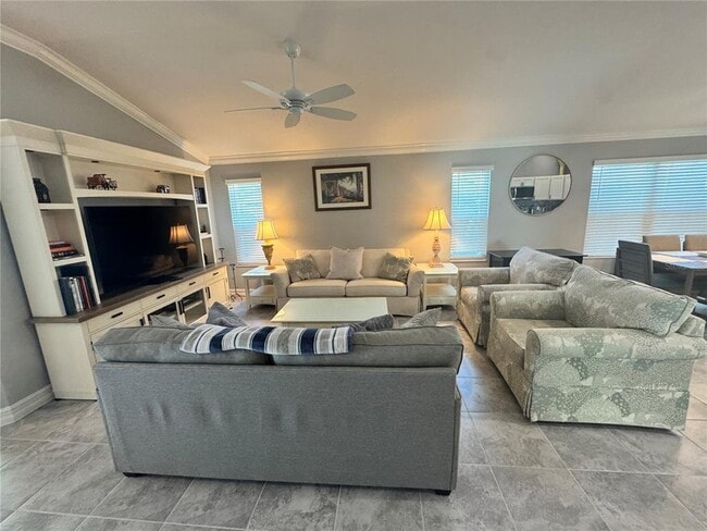 Photo - 1715 Schau St
