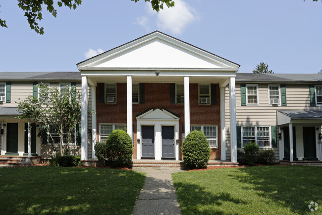 Rockaway Gardens Apartments 135 kendall ct. - Rockaway Gardens Apartments 135 kendall ct.