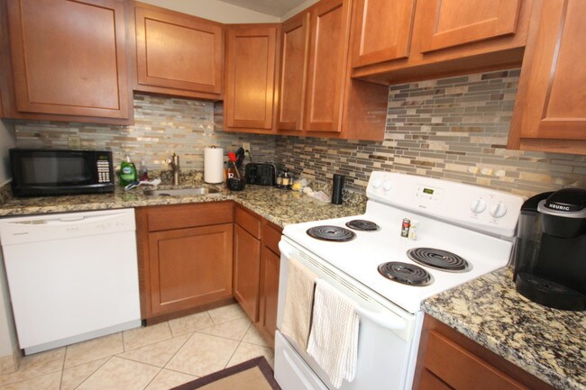 Photo - Montrose Manor