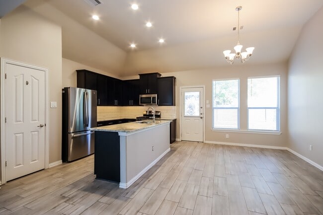 Photo - 28923 Hidden Lake W