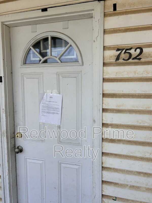 Photo - 752 Park Ave