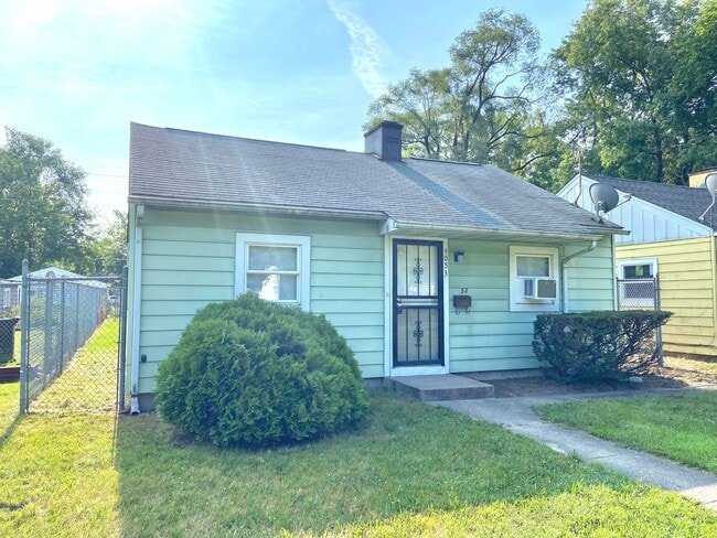 Building Photo - Updated 2 Bedroom in Gary