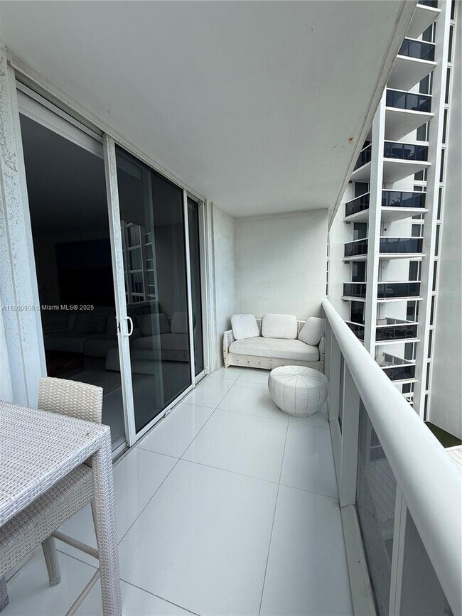 Photo - 10275 Collins Ave Unidad 619