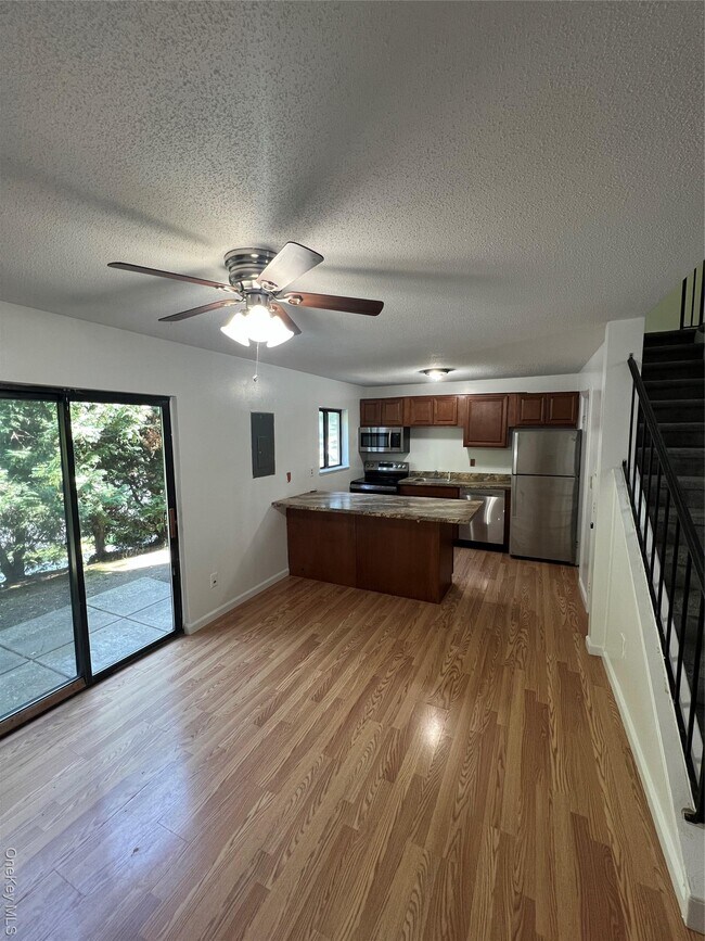 Photo - 7 Hudson Heights Dr