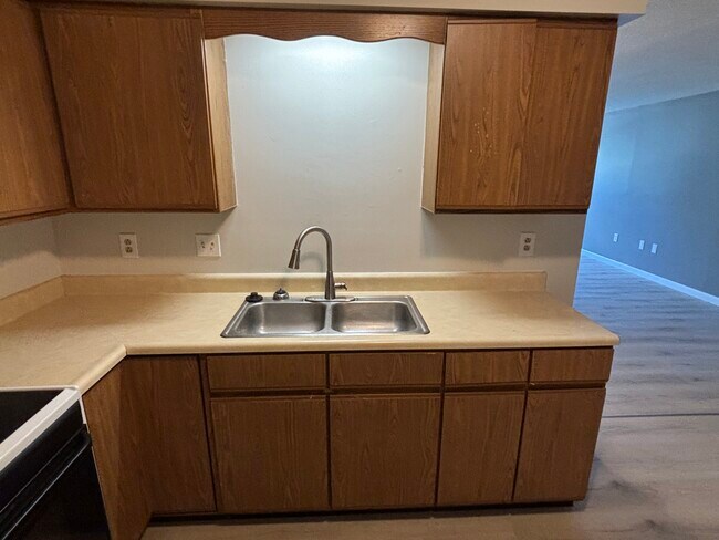 551 Maine Ave Unit 4