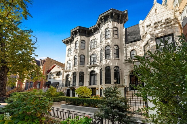 Building Photo - 1526 W Monroe St Unit PH3