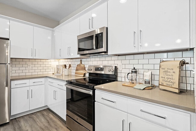 Photo - Hawthorne Waterstone