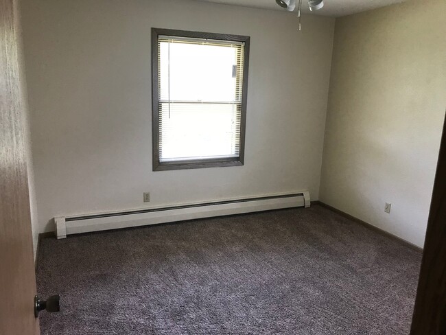 Photo - Forestview 2 Bedroom Upper Apartment Unit Unit 1508-5
