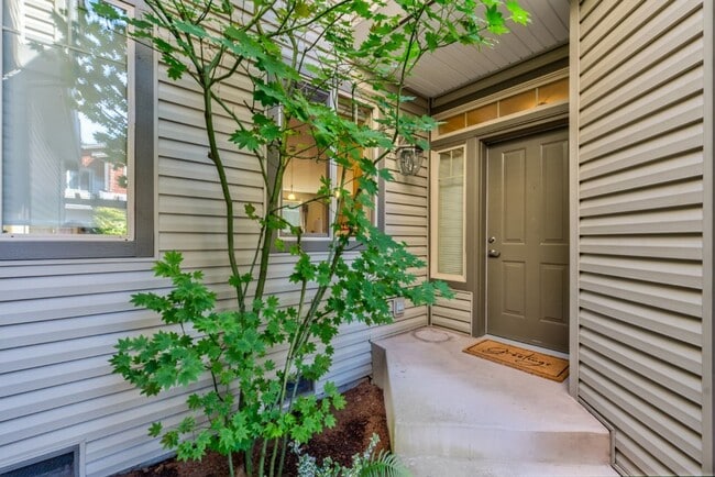 Photo - 3Bd/2.5Ba Kirkland Townhouse