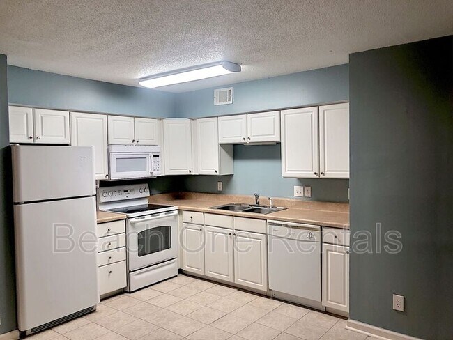 Photo - 416 Cambridge Cir Unidad H3