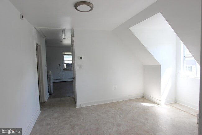 Photo - 104 Lincoln Ave SW