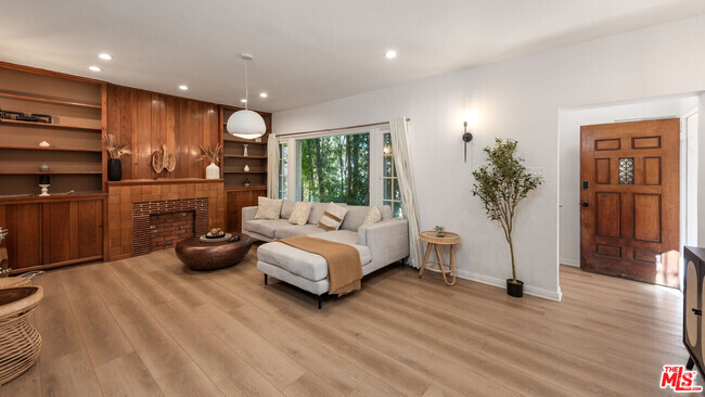 Building Photo - 237 S Doheny Dr Rental