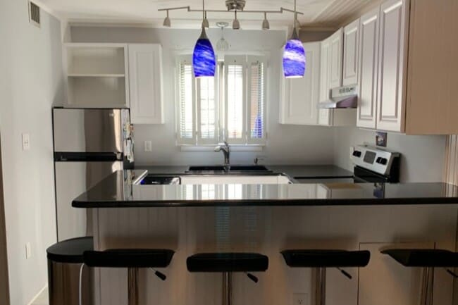 Kitchen with Breakfast Bar - 231 Canal Park Dr Unidad A202