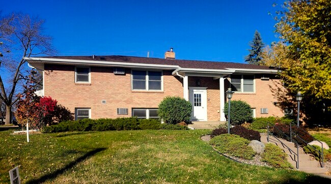 Building Photo - 7224 33rd Ave N Unit 3