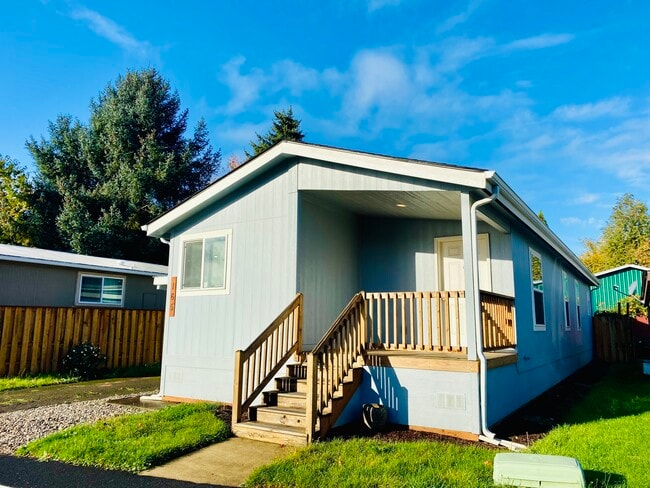 Photo - 165 Broadmore Ave NE