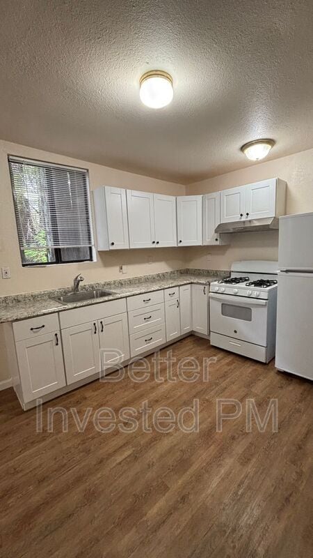 Photo - 24615 Birch St