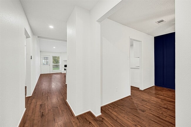 Photo - 206 Sweetgum Dr