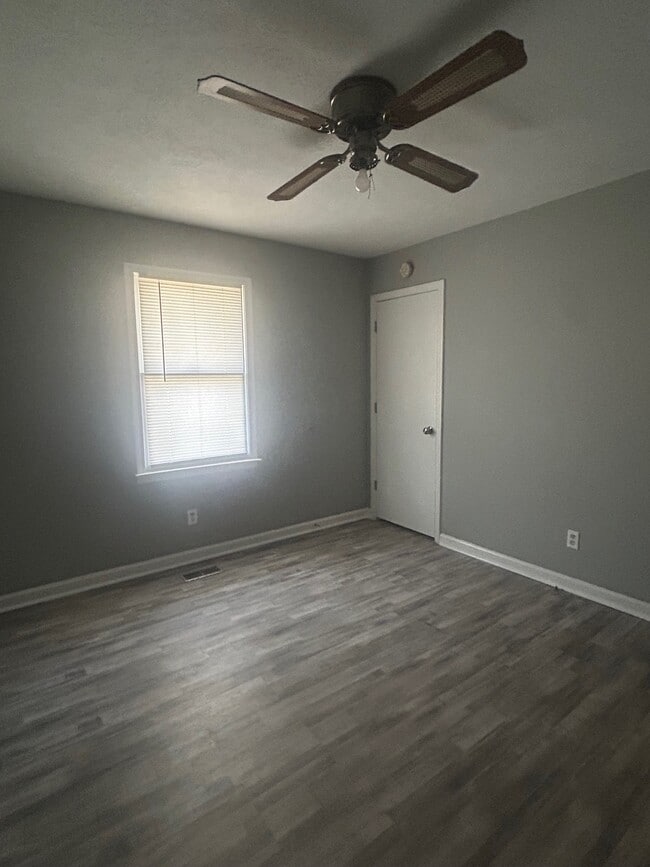 Photo - 3005 Sawyer St