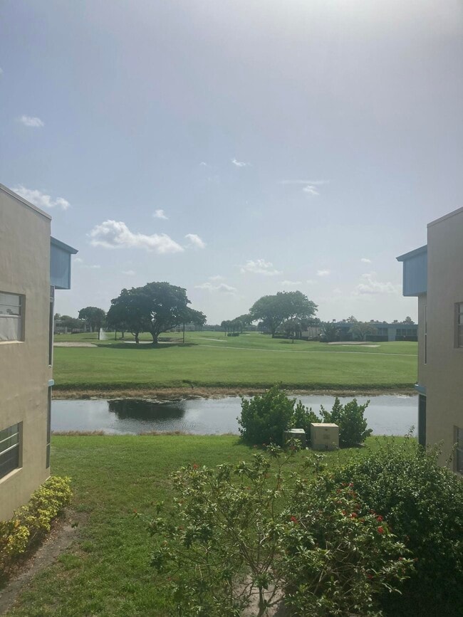 Building Photo - 224 Burgundy Ave