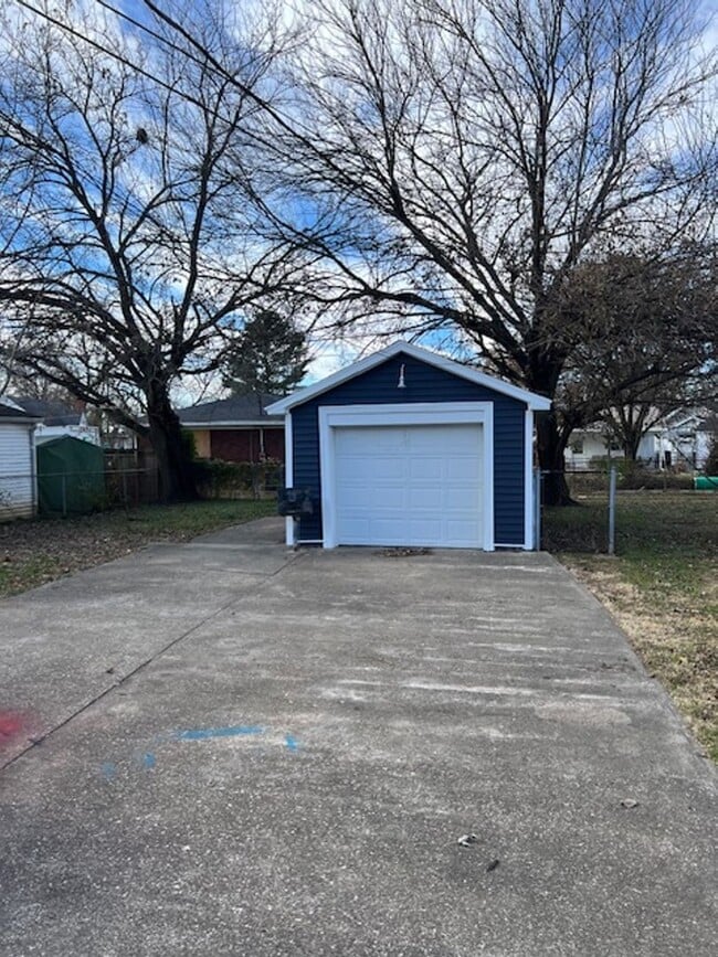 Photo - 900 Hercules Ave