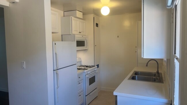 Photo - 4247 S Centinela Ave