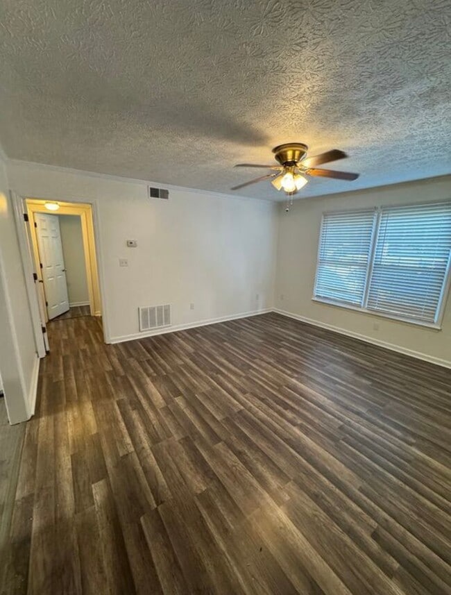 Photo - 100 Barrington Dr