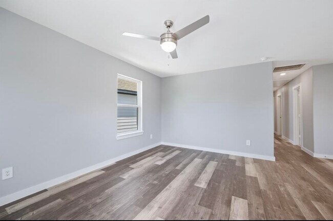 Photo - 622 Maple Way