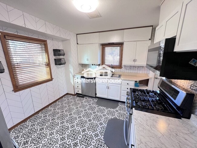 Photo - 2949 York Ave N