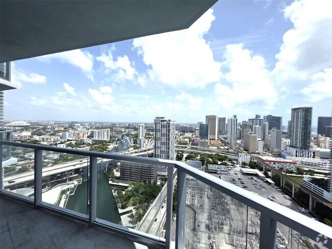 Building Photo - 185 SW 7th St Unit 3705 Rental