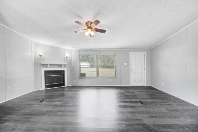 Photo - SPACIOUS 3 BR | 2 BA Manufactured Home in Pikeville!  *Trash Pick-up Included*