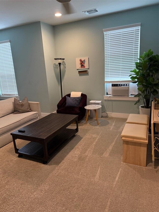 Photo - 7904 Hillock Terrace