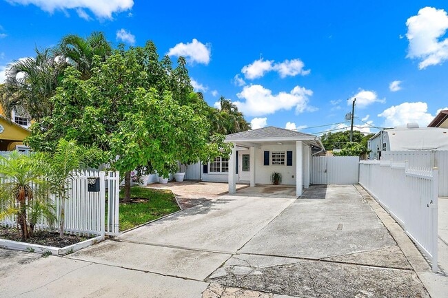 904 Ortega Rd