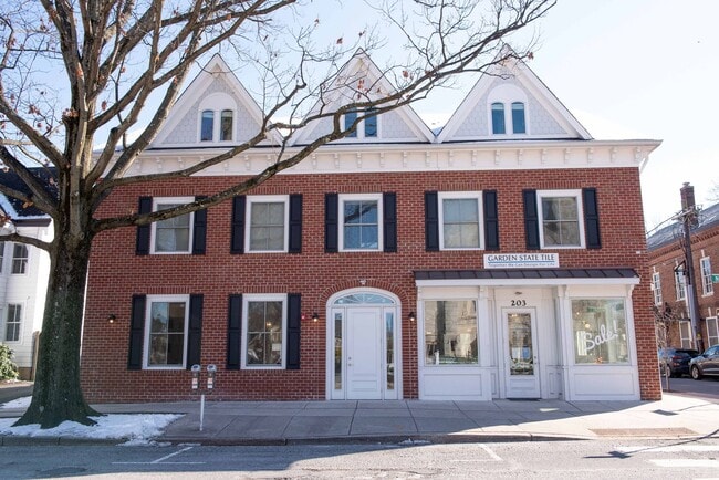 Building Photo - 203-205 Nassau Street Unit 1