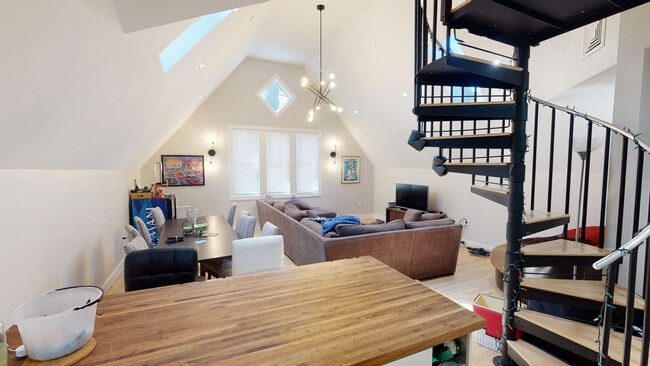 Photo - 15 Lanark Rd Unit 4