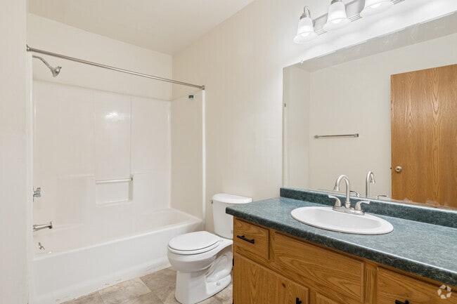 2BR, 1BA - 900SF - Bathroom