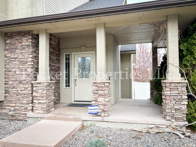 Photo - 874 E Forest Ridge Ct