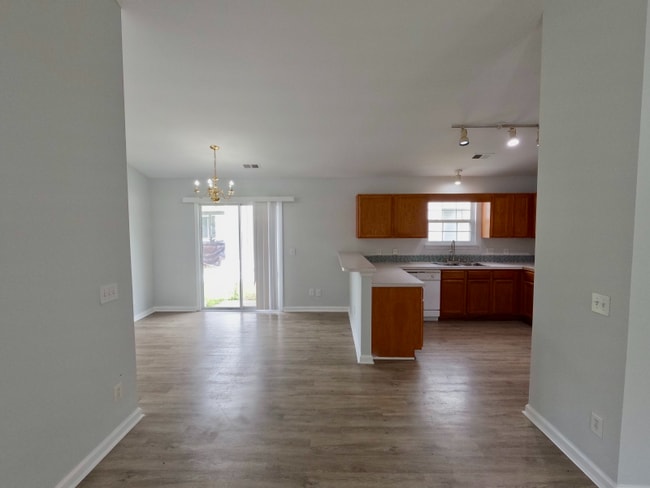 Photo - 5005 Wickalow Way