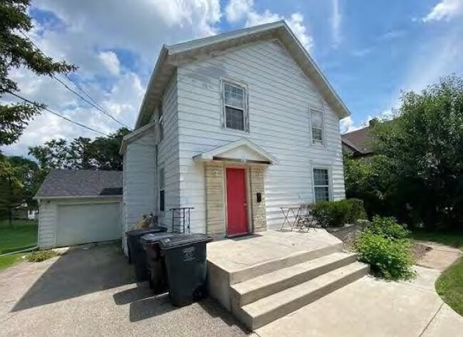 Building Photo - 263 N Prairie St Rental