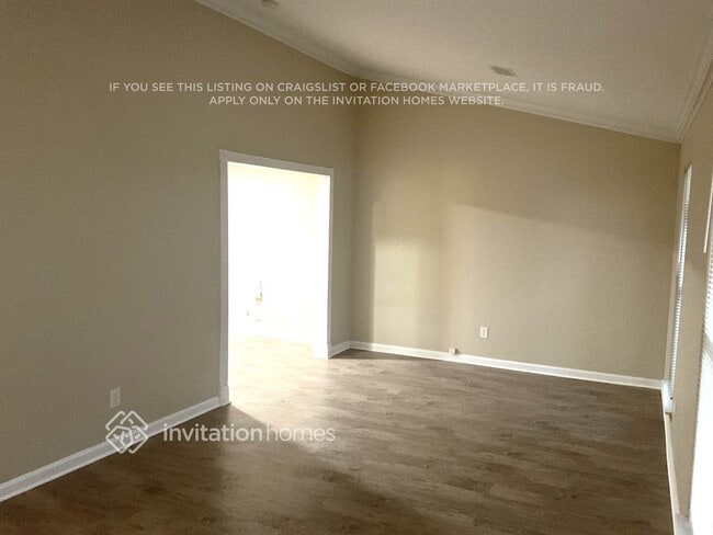 Photo - 155 Barrington Dr E