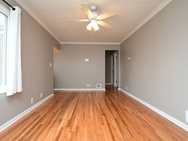 Photo - 6939 Binney St