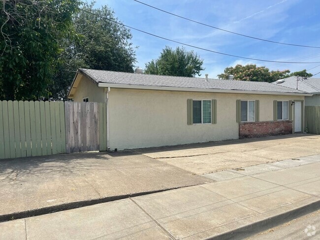 Building Photo - 605 Leila Ave Unit B Rental