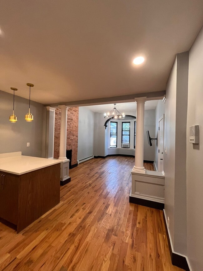 Building Photo - 17 Belmont Ave Unit 1