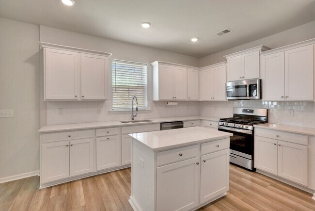 Photo - Welcome Home to Limehouse Village!