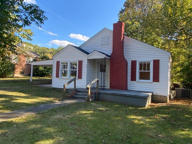 Photo - 210 E 28th St