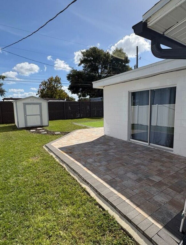 Photo - 3 Bedrooms on a fenced back yard and a sou...