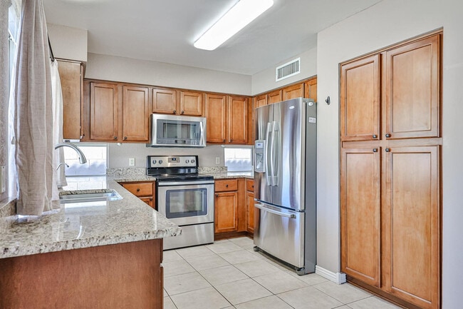 Photo - 3236 E Hiddenview Dr